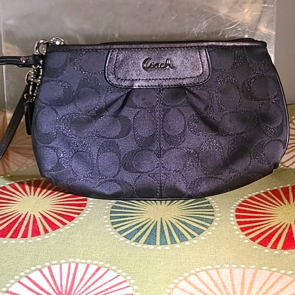 Couch signature canvas